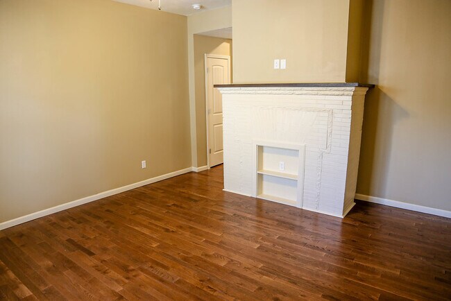 Building Photo - 512 S Main Ave