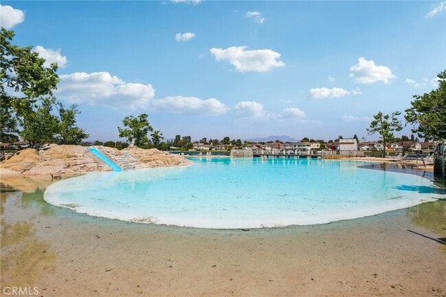 Building Photo - 15 Waterway