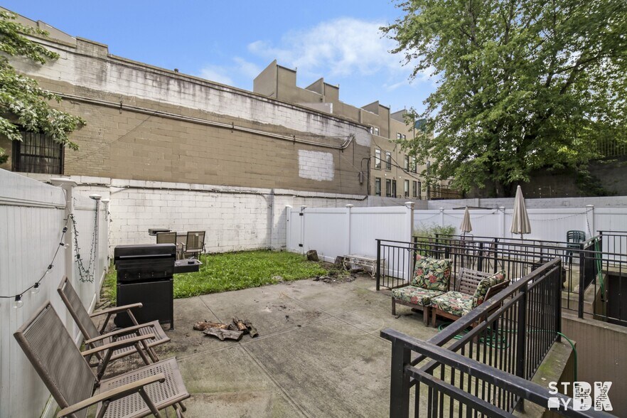 Building Photo - 35A Lexington Ave