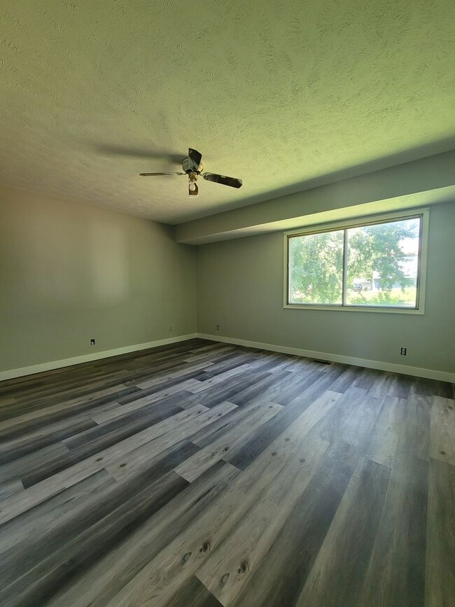 Building Photo - Newly Remodeled 3 Bedroom Elkhorn Home!