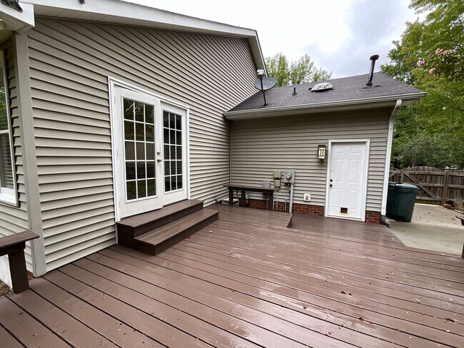 Building Photo - Poplar Grove! Northwest Schools - Updated ...
