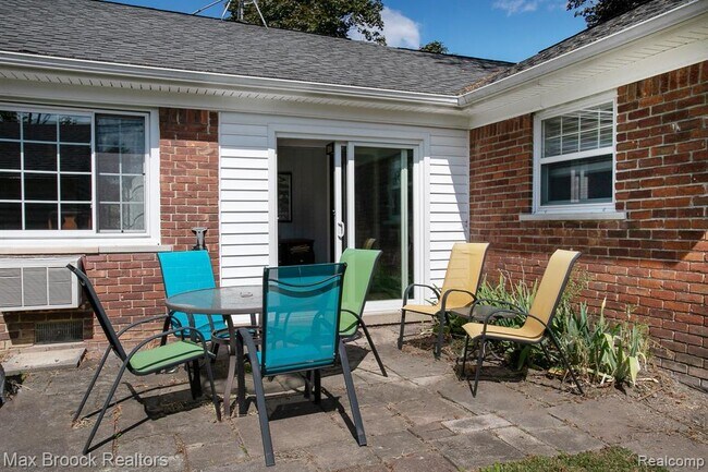 Building Photo - 4163 Amherst Rd