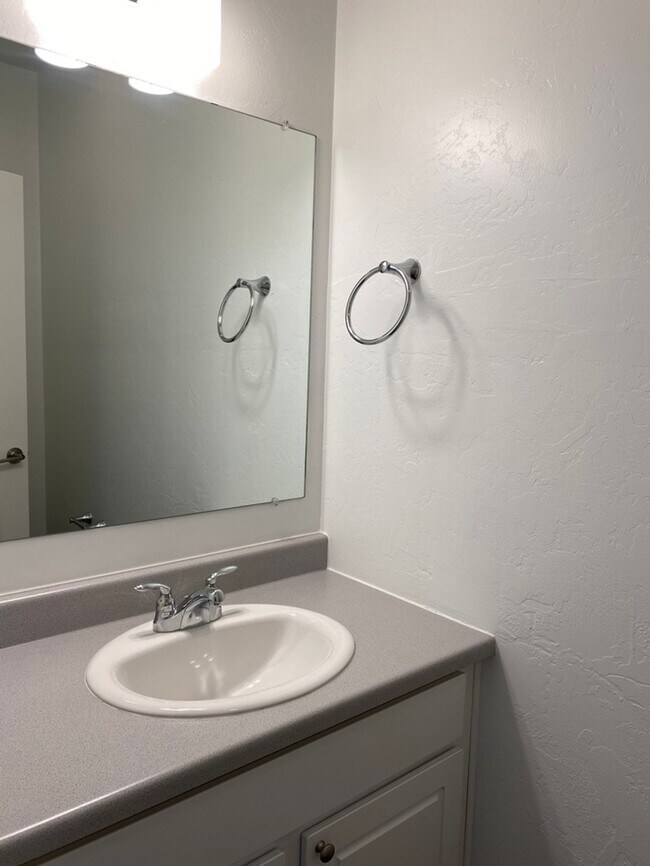 Building Photo - 509 East Kiowa-102