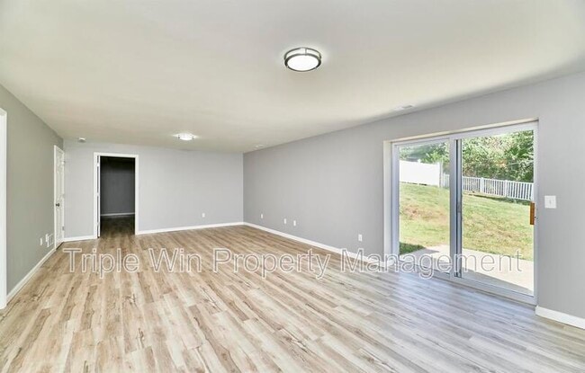 Building Photo - 4927 Triple Tree Ct