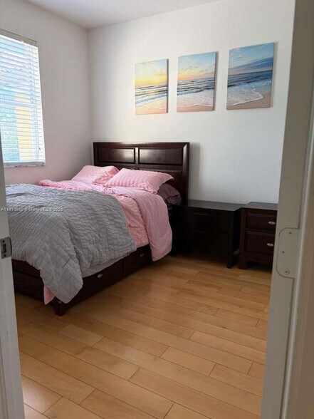 Building Photo - 8666 NW 114th Ct