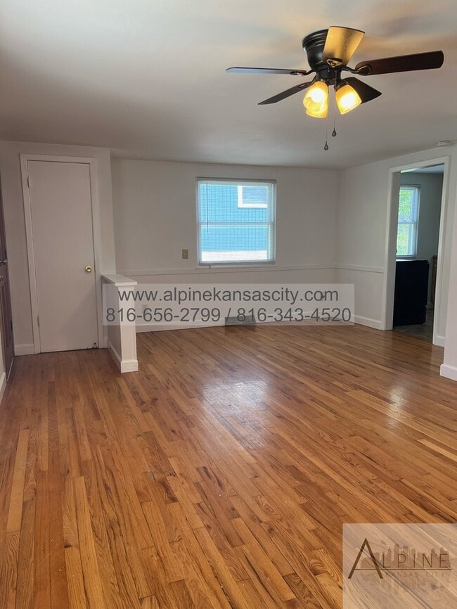 Building Photo - Ranch Home Near Gladstone!