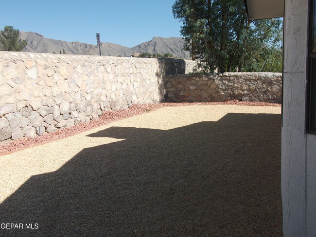 Building Photo - 844 Tepic Dr