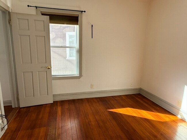 Building Photo - 96 King St