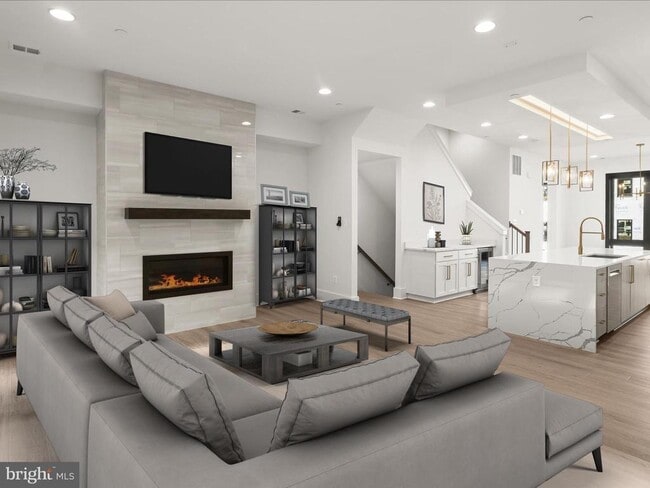 Building Photo - 14920 Dispatch St