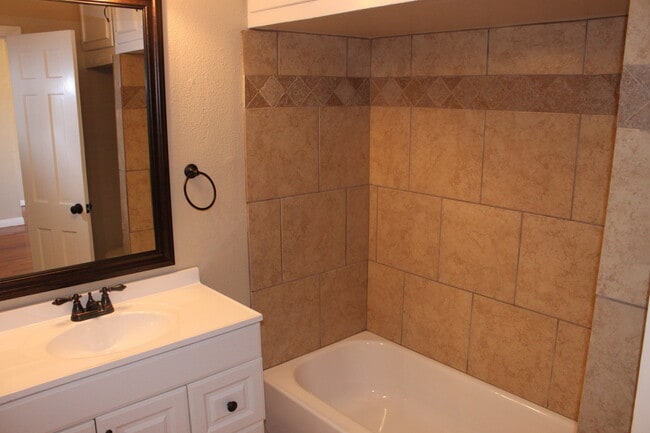 Building Photo - PRE -LEASING FOR AUGUST ! 4 Bedroom/2 bath House 1.5 Miles from Texas Tech