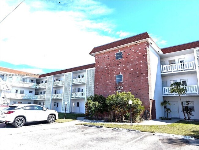 Building Photo - 1280 NW 43rd Ave