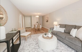 Building Photo - 19 Country Club Dr