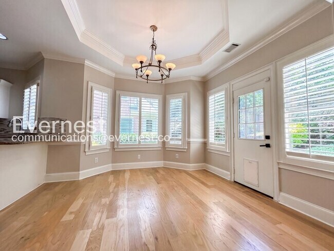 Building Photo - 5 Bed/3.5 Bath Home with Garage /Available Now!