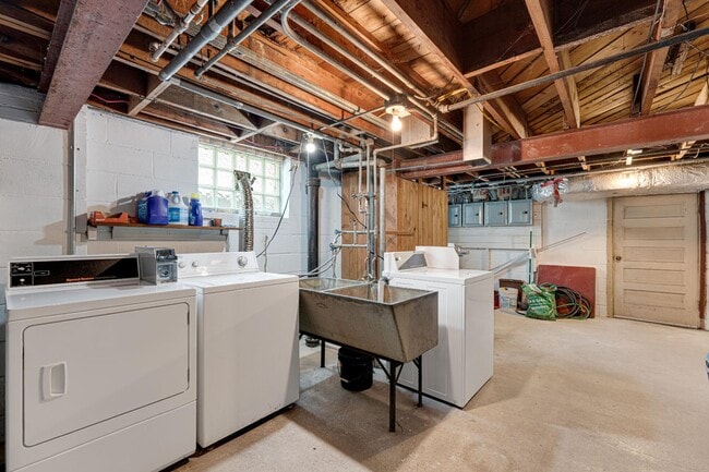 Building Photo - 8201 W North Ave