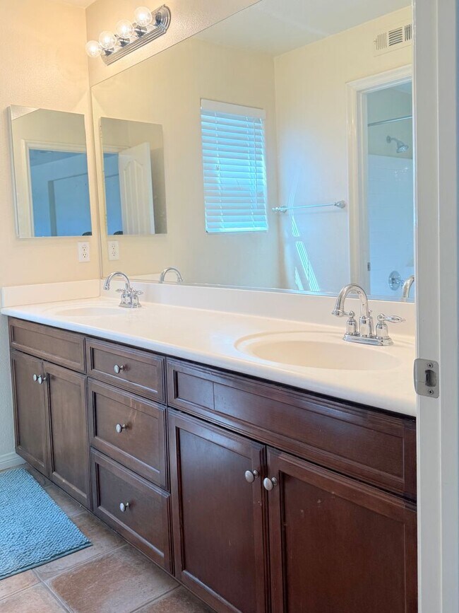 Building Photo - 4 Bed 3 Bath Home for rent in Murrieta