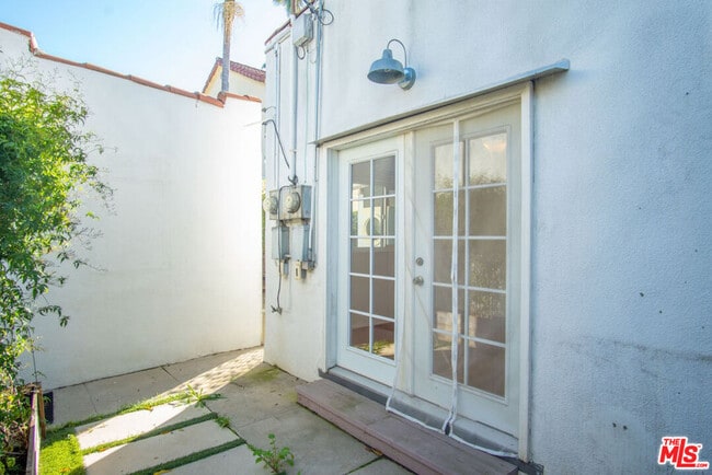 Building Photo - 6501 Drexel Ave