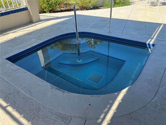 Building Photo - 6100 Bahia Del Mar Cir