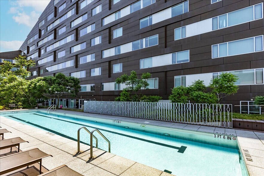 Roof Deck Pool - 9 W Broadway