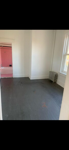 Building Photo - 542 E State St