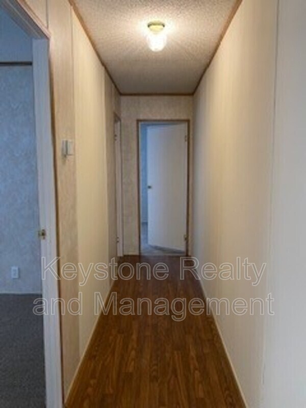 Building Photo - 703 Trevor Ln