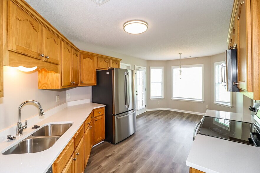 Building Photo - 1052 Mossy Knoll Dr