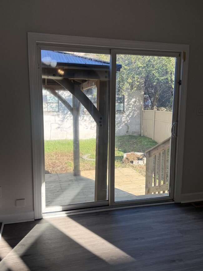 Building Photo - 407 16th St