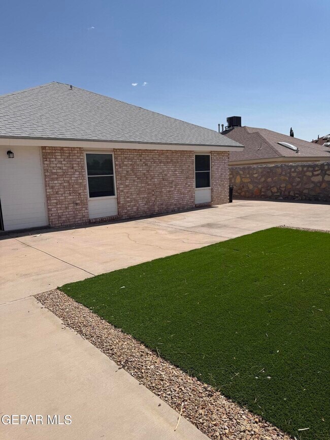 Building Photo - 7453 Plaza Taurina Dr