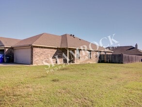 Building Photo - 3/2 Duplex off Hwy 84