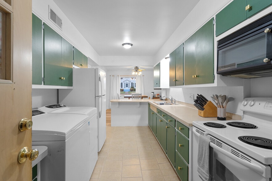 Kitchen3 - 729 Eliza St