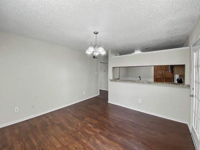 Building Photo - Spacious, Updated Townhome in Garland