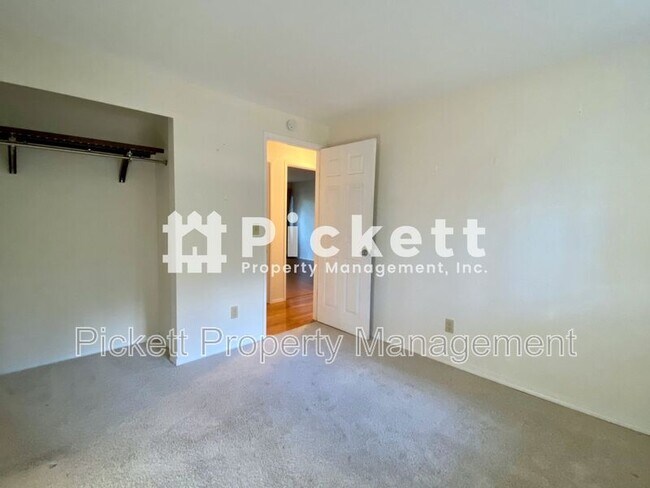 Building Photo - 7293 Pheasant Cir NE
