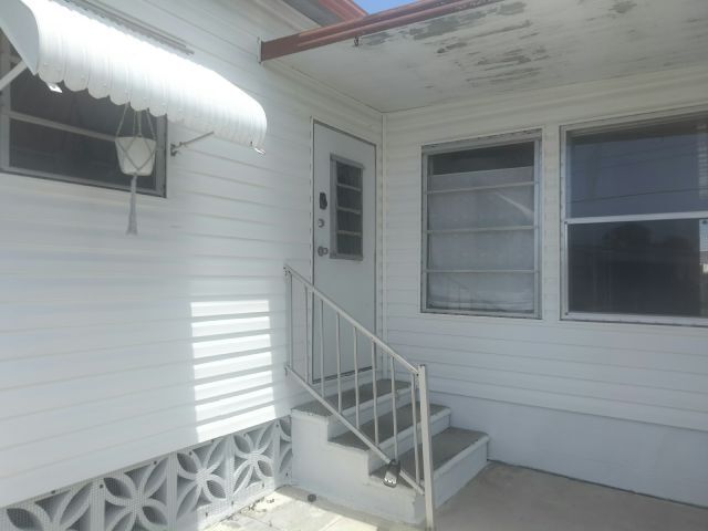 Building Photo - 108 50th Ave Terrace W