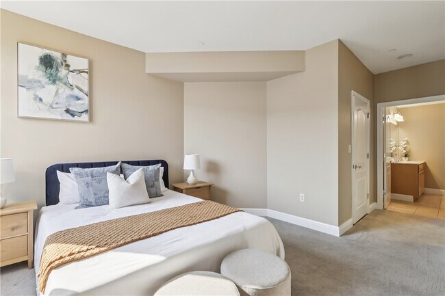 Building Photo - 151 Fort Pitt Blvd