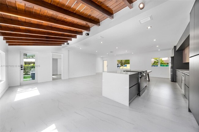 Building Photo - 400 Sansovino Ave