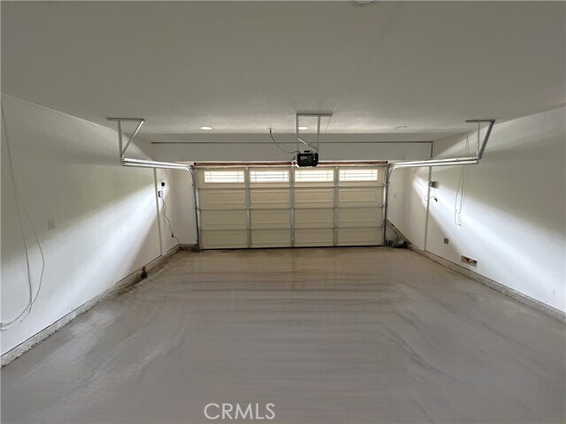 Building Photo - 3130 Oakcrest Dr