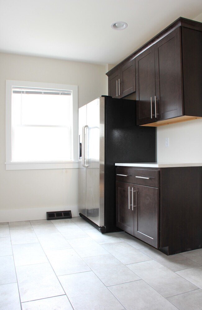 Building Photo - 318 MERCHANTS