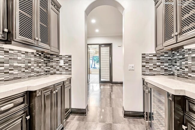 Building Photo - 25644 Queenscliff Ct