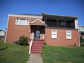 Building Photo - 318 Sheppard Ave