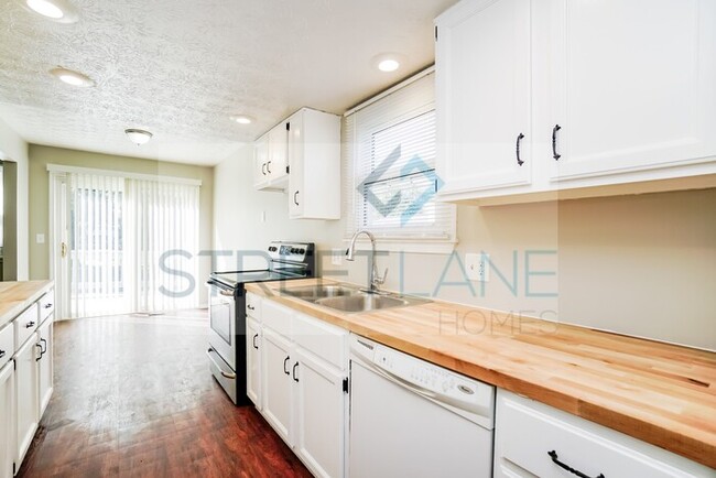 Building Photo - Charming 4 Bedroom in Grove City!