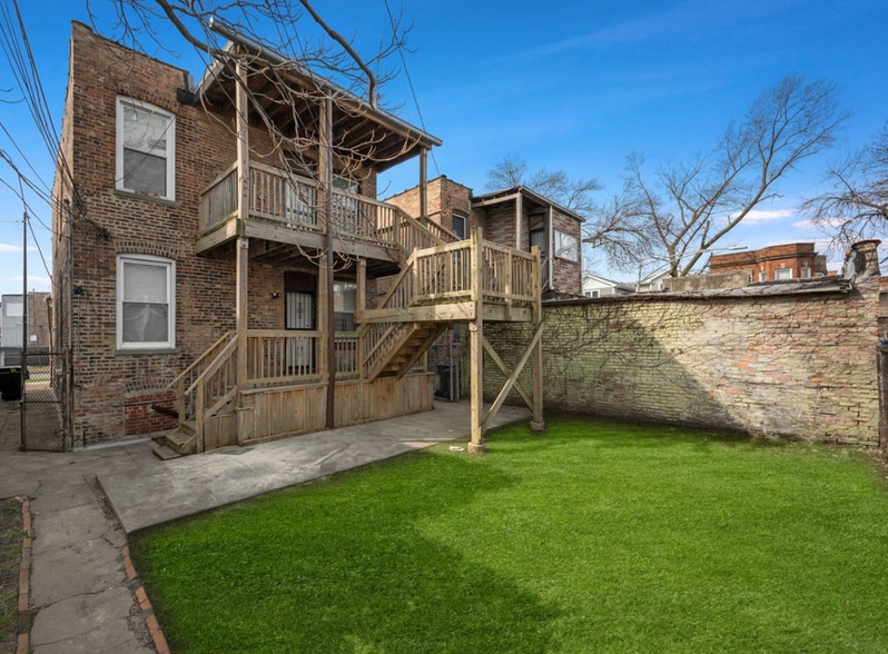 Building Photo - 738 E Marquette Rd