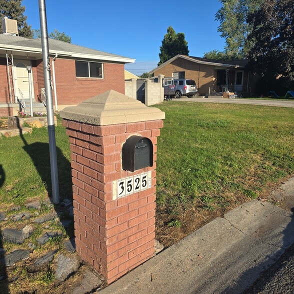 Primary Photo - 3525 Royal Scott Dr
