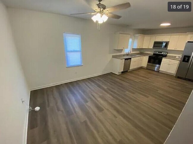 Building Photo - 1237 Lindsay Ave