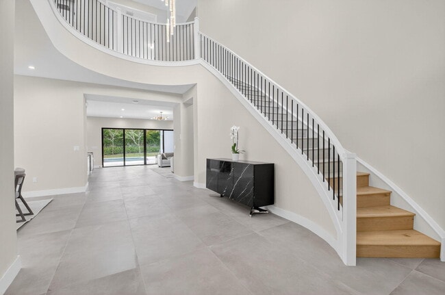 Building Photo - 8521 Ganton Dr