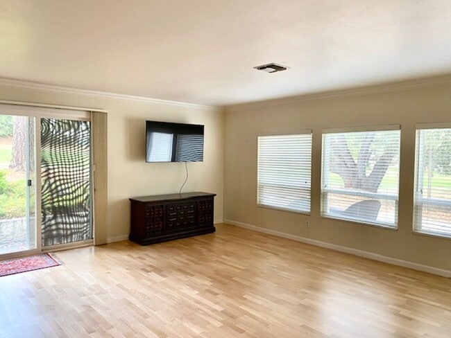 Building Photo - Spacious 2 Bedroom Home with Office, Quiet and Peaceful Alta Sierra Location