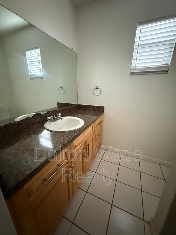 Building Photo - 2040 Sunset Grove Ln