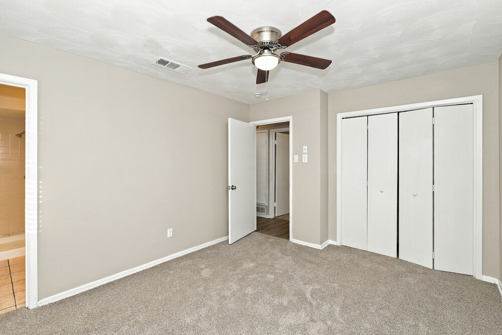Building Photo - 2532 Belhaven Dr