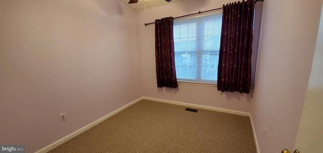 Building Photo - 848 Bayridge Dr