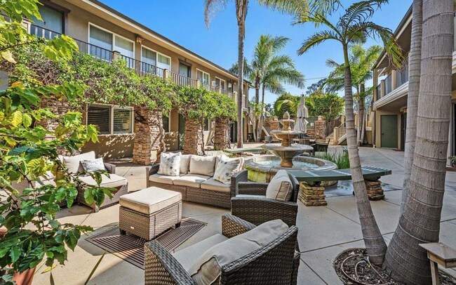 Building Photo - $2,450 - 1 Bed / 1 Bath Charming Condo in Hillcrest