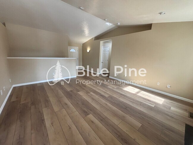 Building Photo - 3736 Ellendale Cir