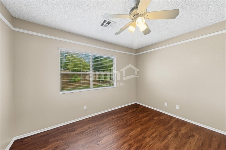 Building Photo - 1474 Lodgepole Dr